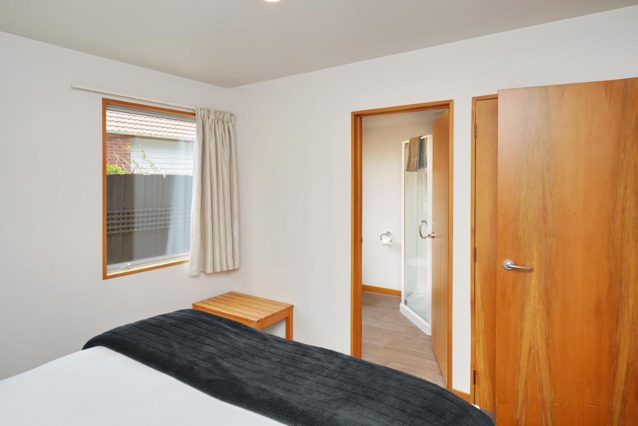 306 Motel Apartments Крайстчърч Екстериор снимка