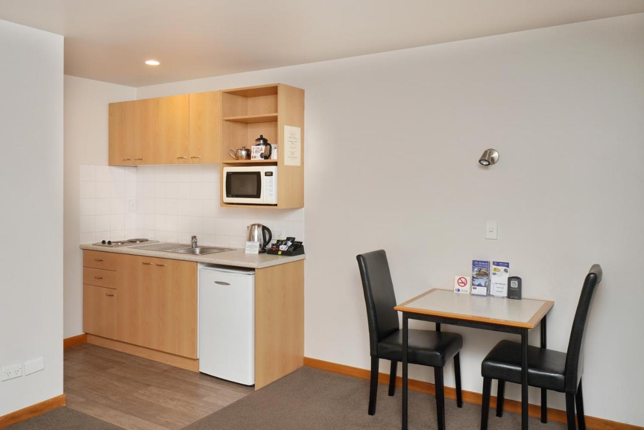 306 Motel Apartments Крайстчърч Екстериор снимка