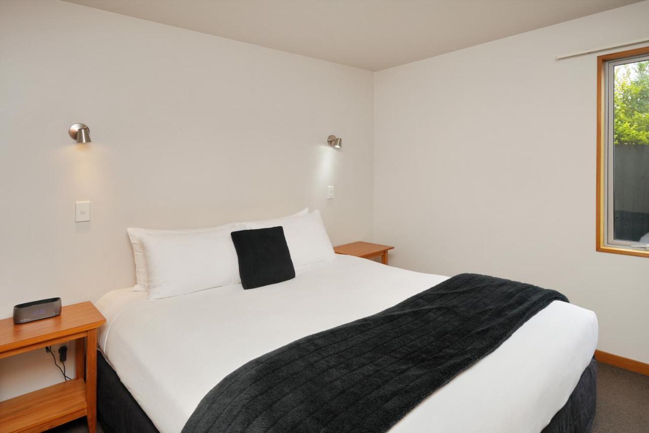 306 Motel Apartments Крайстчърч Екстериор снимка