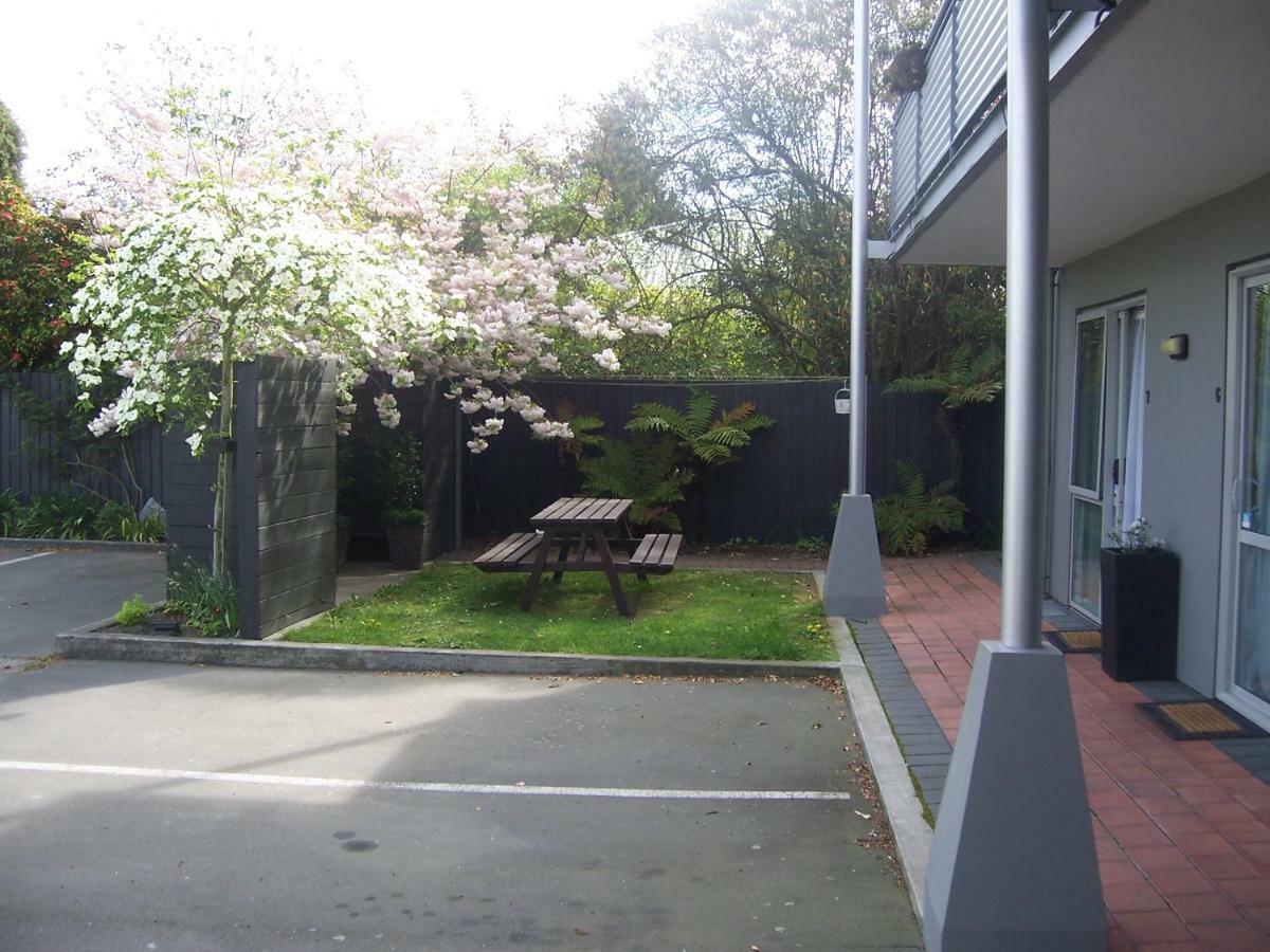306 Motel Apartments Крайстчърч Екстериор снимка
