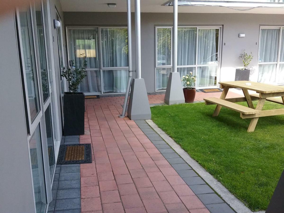 306 Motel Apartments Крайстчърч Екстериор снимка